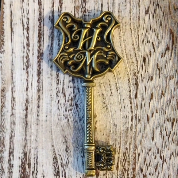 Headmaster key Harry Potter wizarding trunk EXTREMELY RARE - Picture 1 of 2